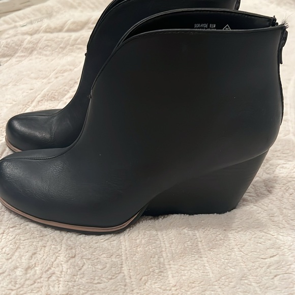 Black wedge bootie 9.5 - Picture 2 of 6